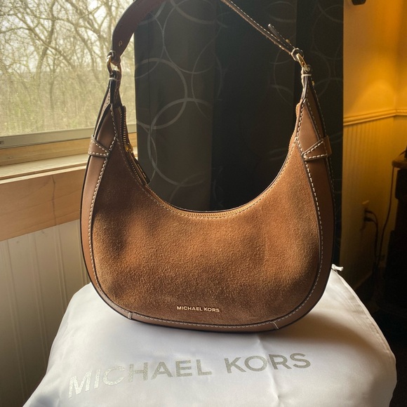 Michael Kors Brown Leather Hobo Bag with Relaxed Shape - Picture 4 of 8